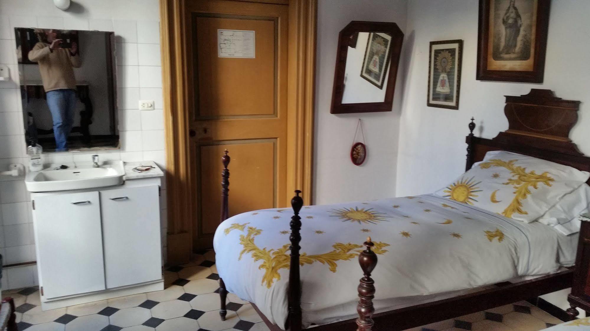 Hostal Pons Palma de Mallorca Exterior photo